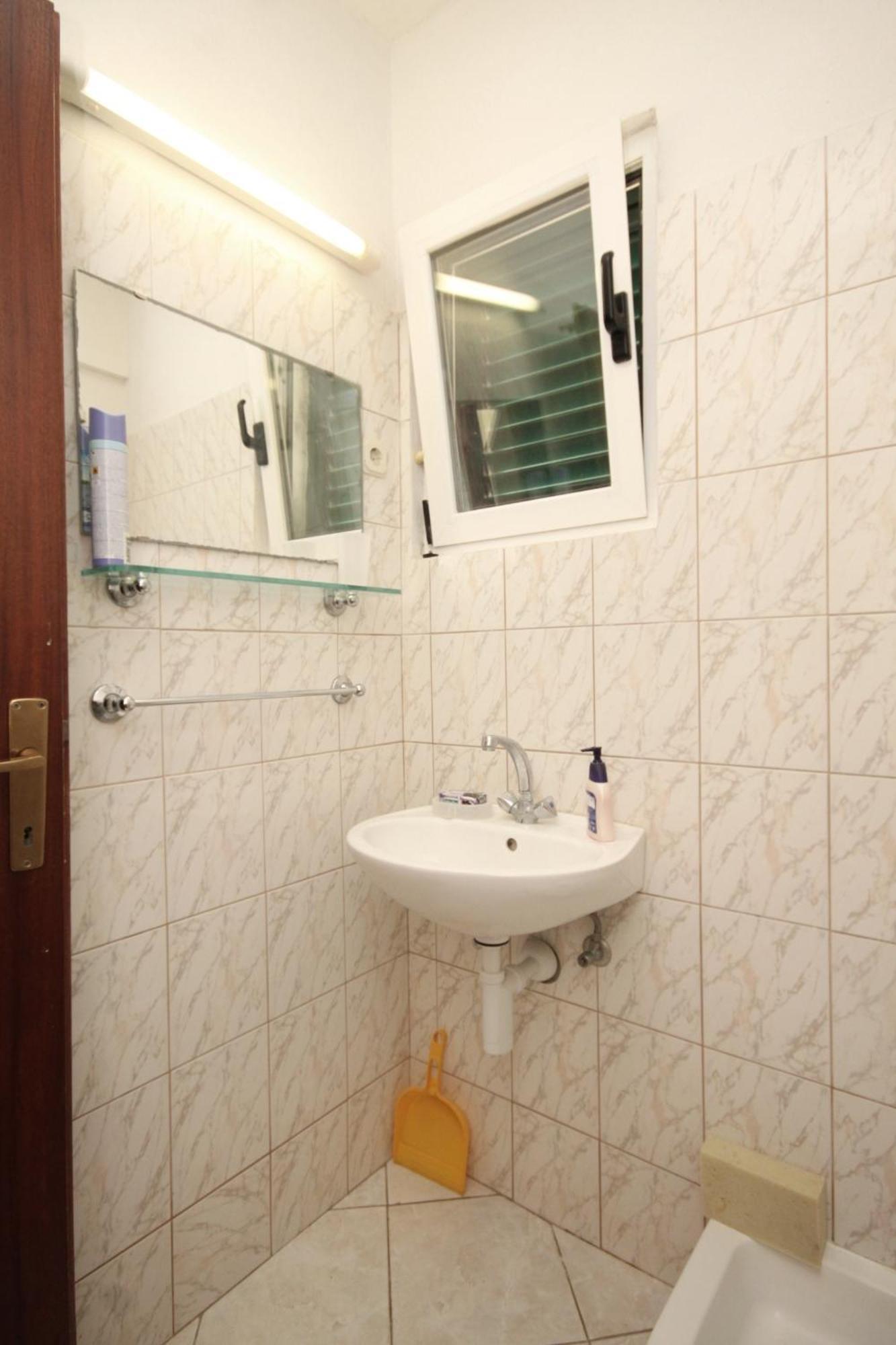Apartments By The Sea Rukavac, Vis - 2478 Rukavac  Rom bilde
