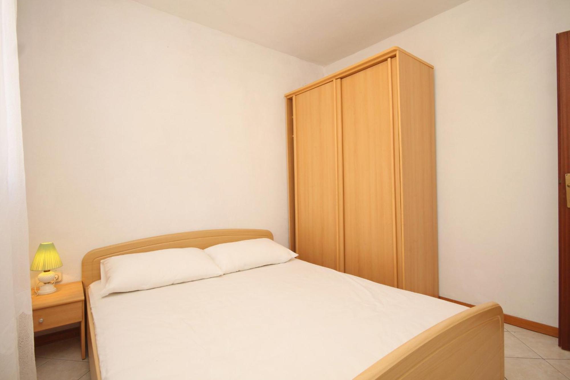 Apartments By The Sea Rukavac, Vis - 2478 Rukavac  Rom bilde